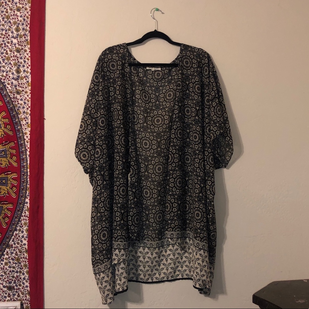 2X boho black and white kimono